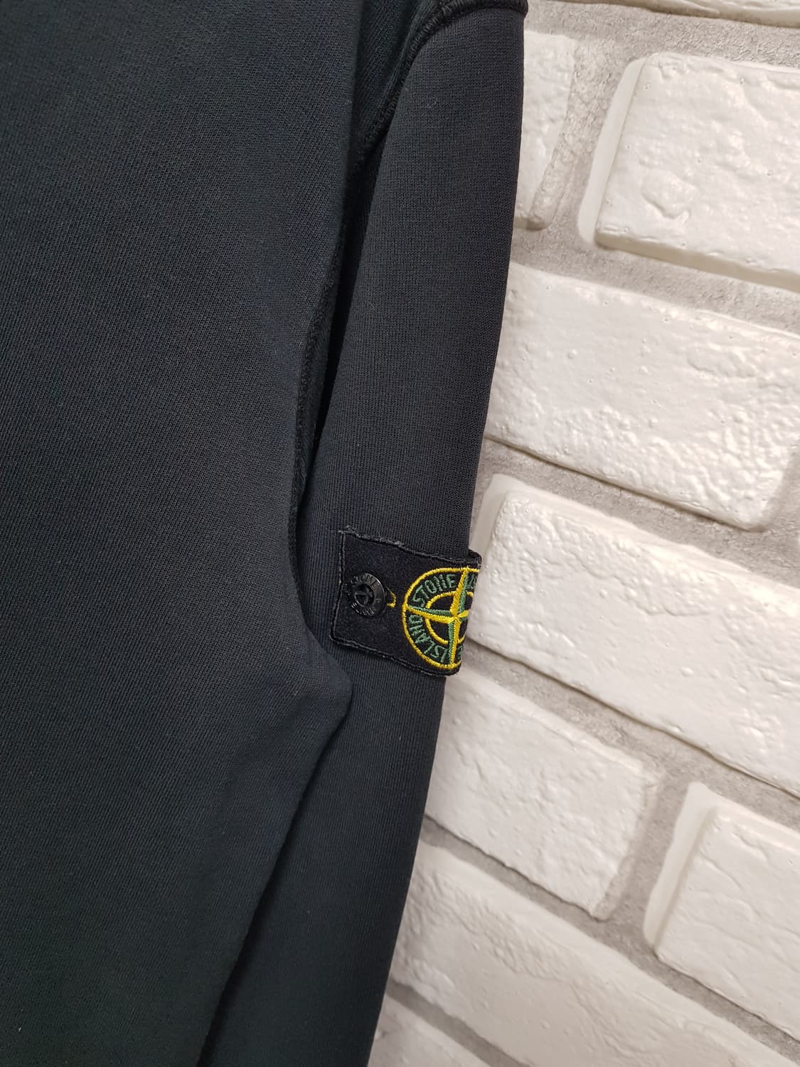 [55~66/정품] 스톤아일랜드 여성 와펜 맨투맨 블랙 상품이미지2