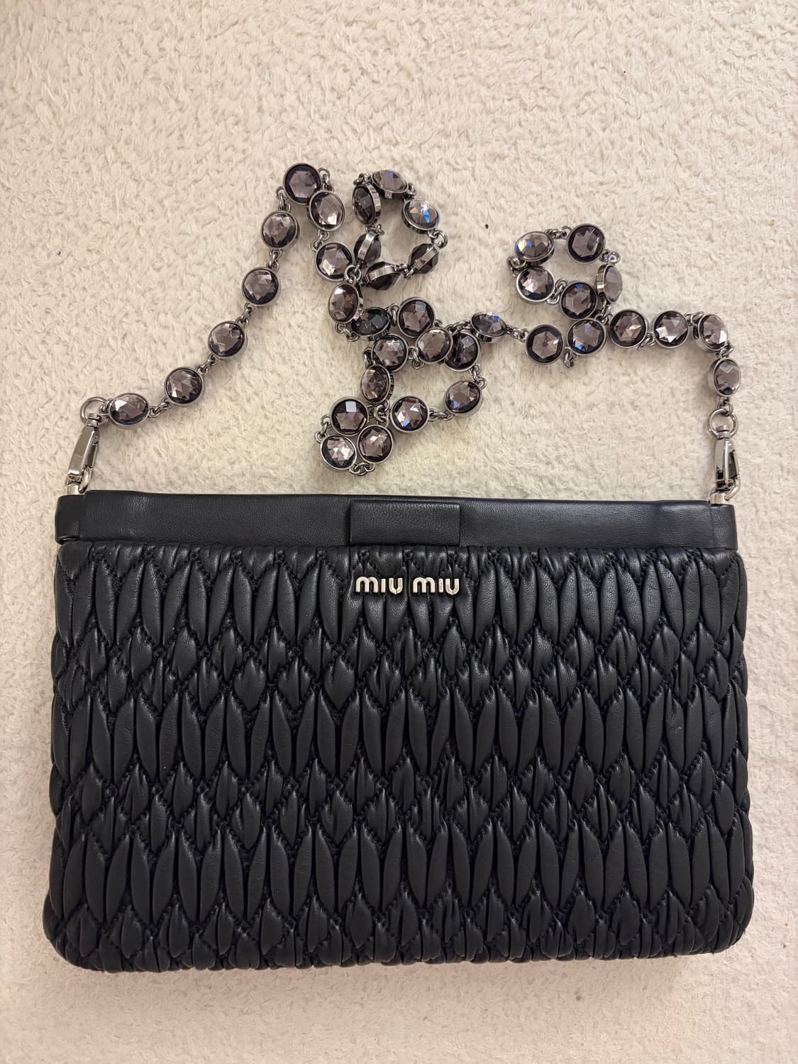 MIUMIU  크리스탈 체인 클러치백 상품이미지1