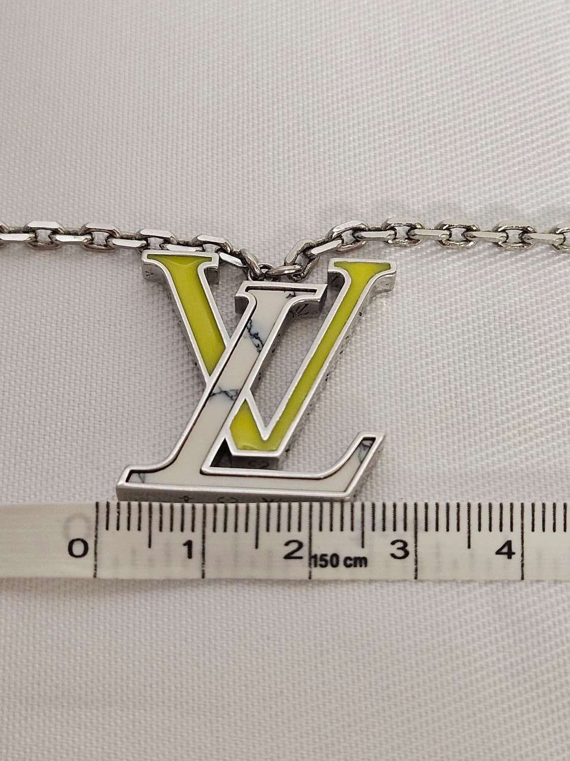 루이비통 한정판 목걸이 아이코닉 lv 상품이미지5