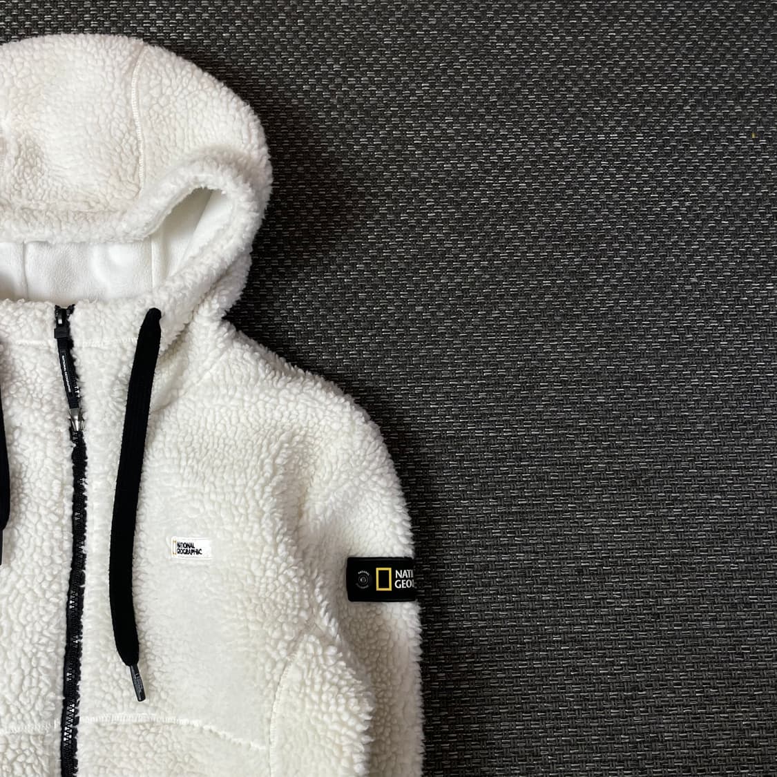 내셔널지오그래픽 화이트 패치 뽀글이 플리스 자켓 XS 상품이미지3