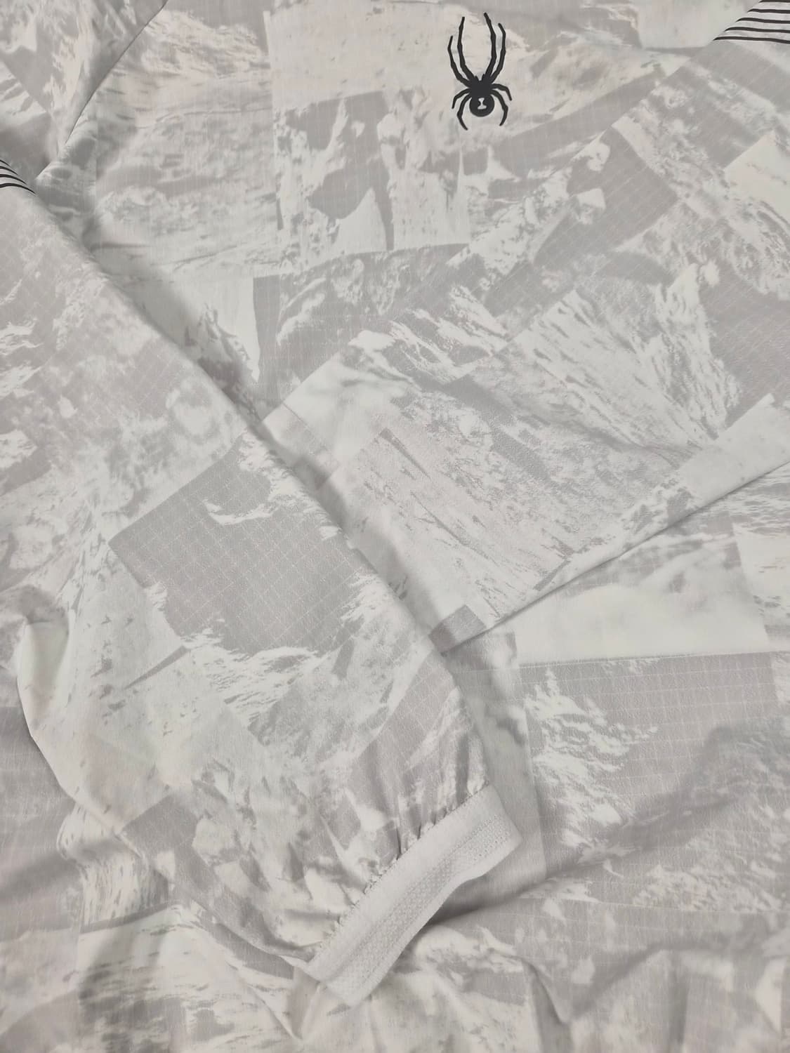 스파이더 그래픽트레이닝 스웨트셔츠 상품이미지6