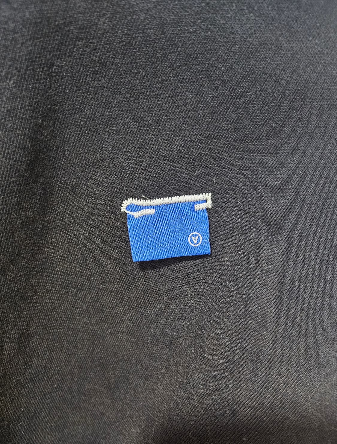 아더에러 맨투맨 블랙 색상 A1 사이즈입니다 상품이미지3