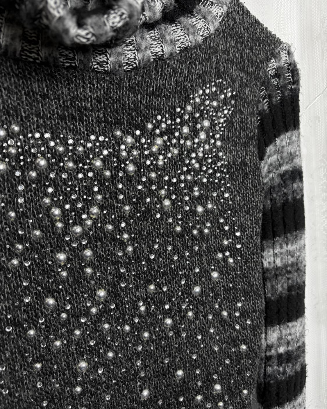 Beaded stripe turtleneck knit top 상품이미지4