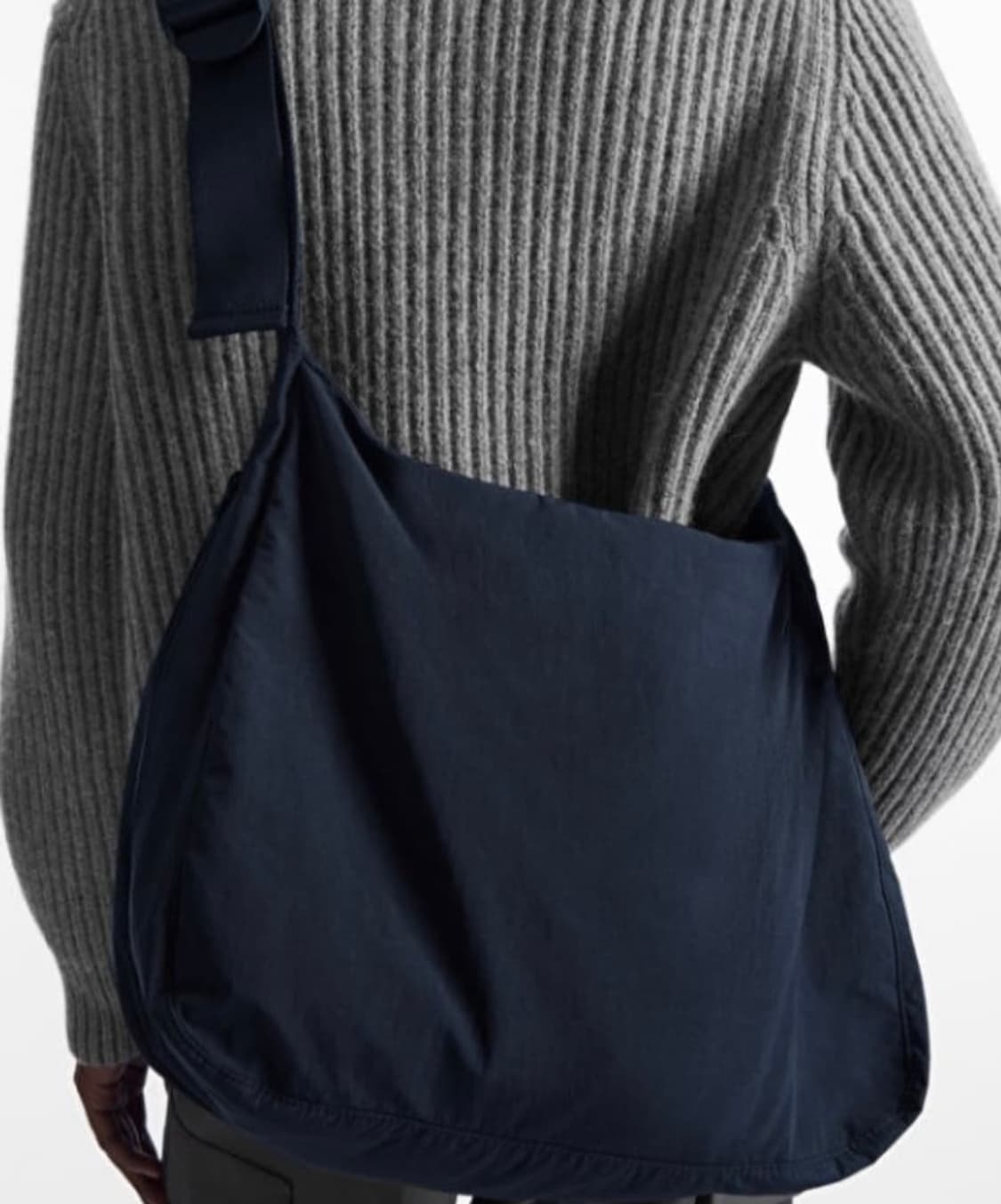 [코스/크로스백] COS 나일론 가방 / dark navy 상품이미지1