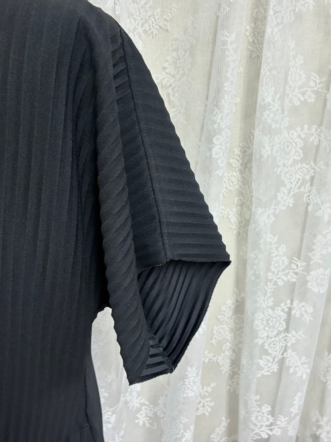 S) 코스 COS 플리티드 미디 티셔츠 원피스 블랙 상품이미지4