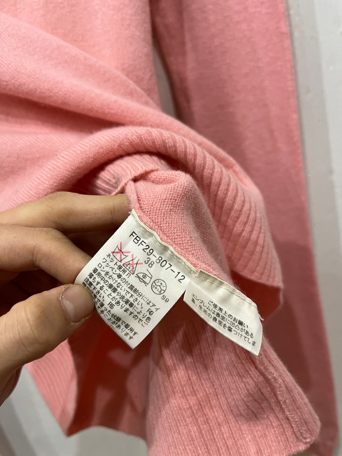 버버리 브이넥 울 니트 우먼즈  상품이미지5