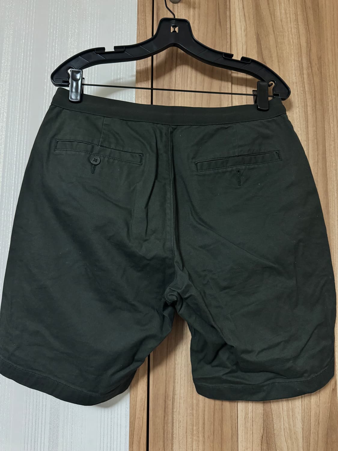 유니클로 토마스 마이어 콜라보 반바지 카키 상품이미지2