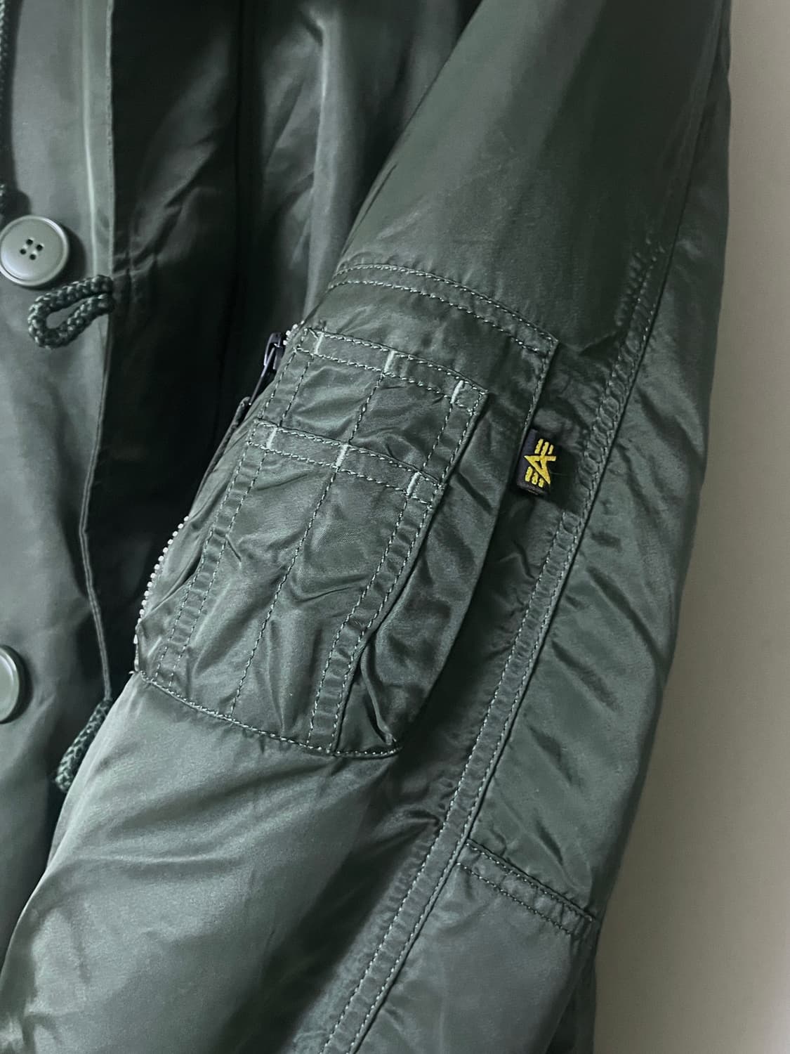 알파 인더스트리 인조퍼 후드 카키 점퍼 상품이미지4