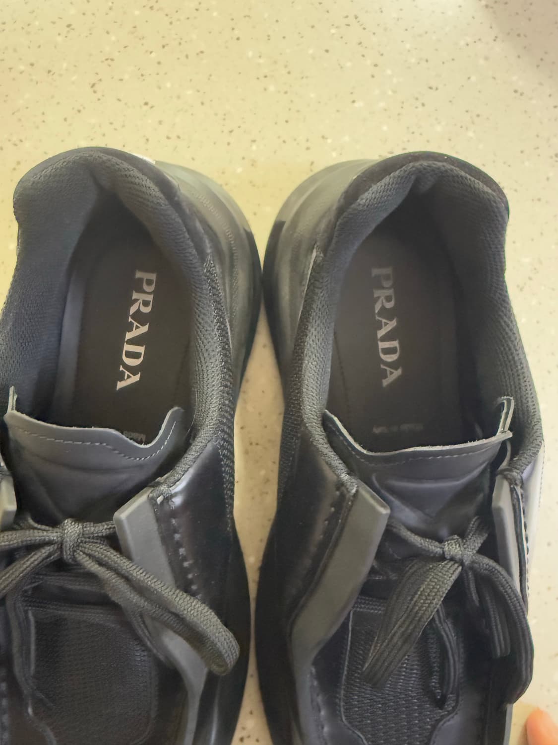 Prada 청키 브러시드 스니커즈 판매 상품이미지2