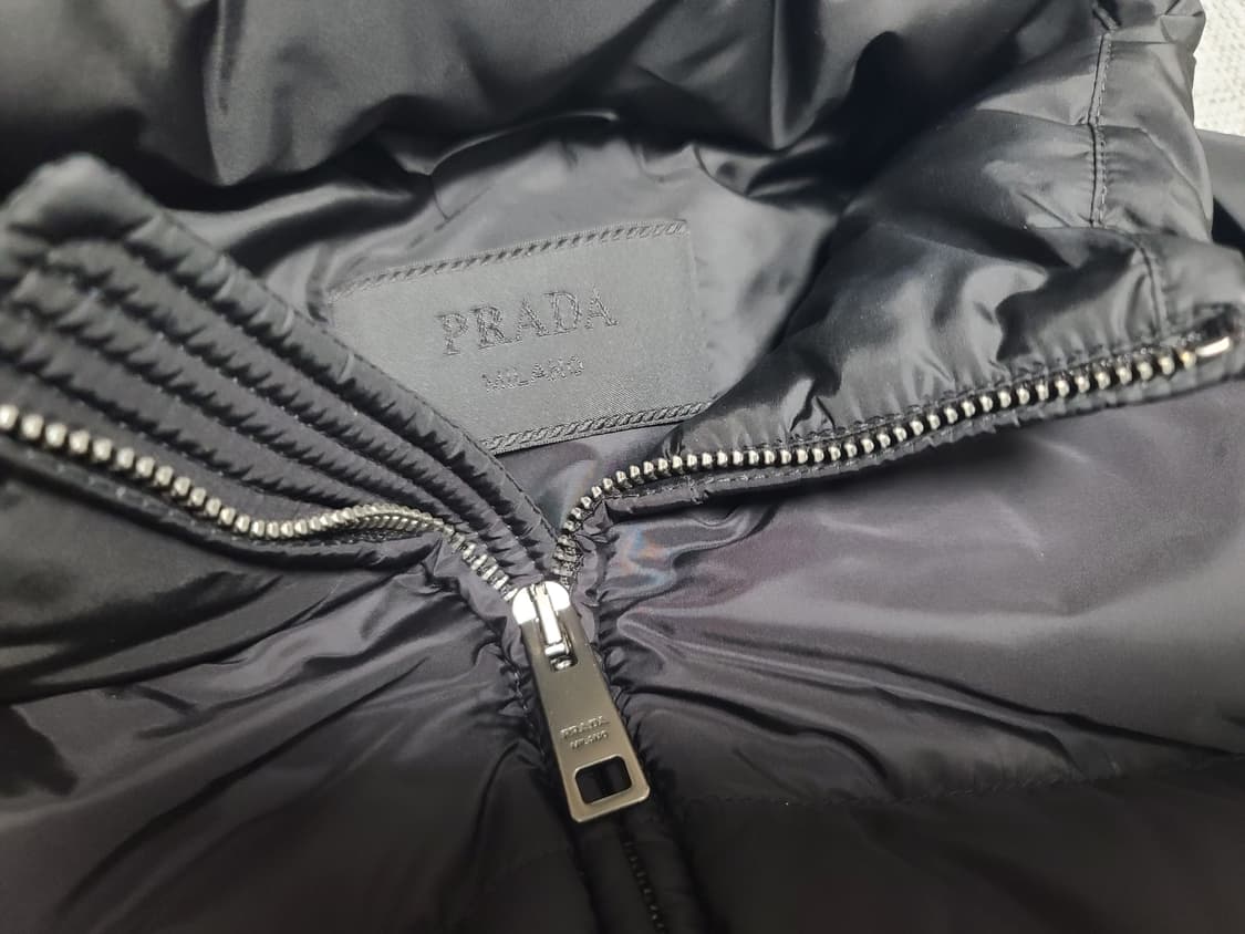 프라다 패딩 sgy091 블랙 숏패딩 56 사이즈 상품이미지4