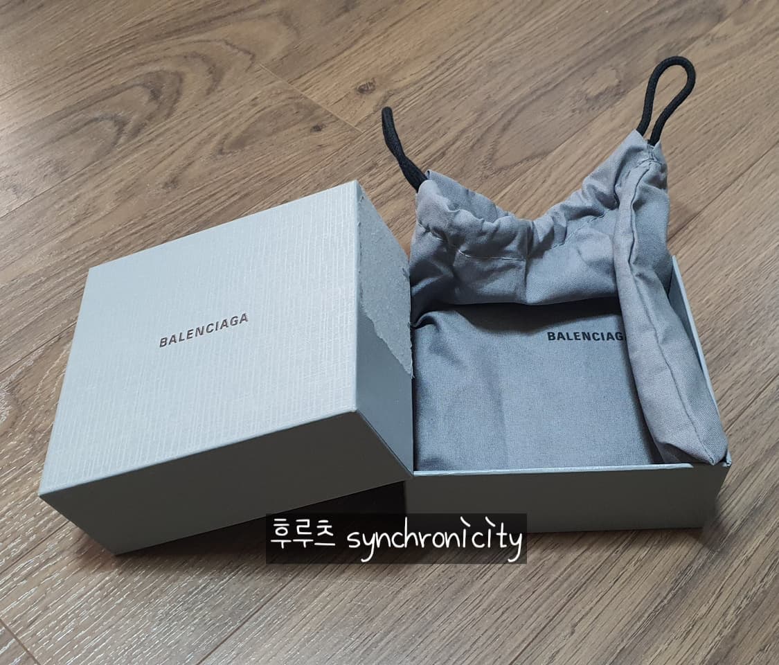 발렌시아가 레이어드 로고 반지갑 상품이미지8