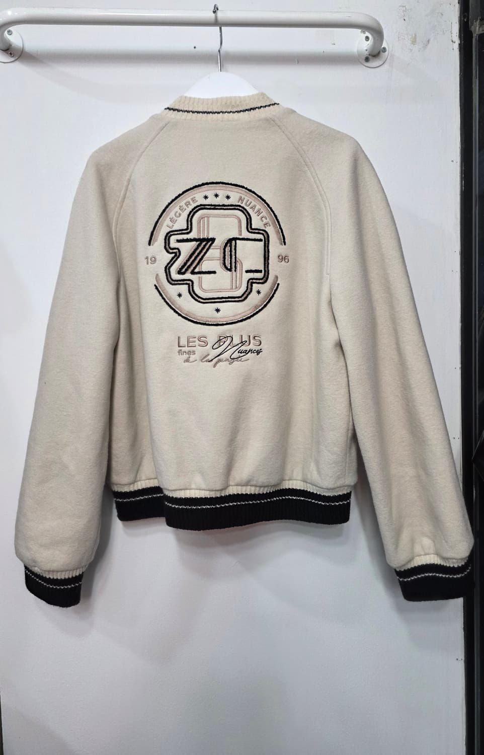 주크 여성 뒤 자수  야구 점퍼 상품이미지2