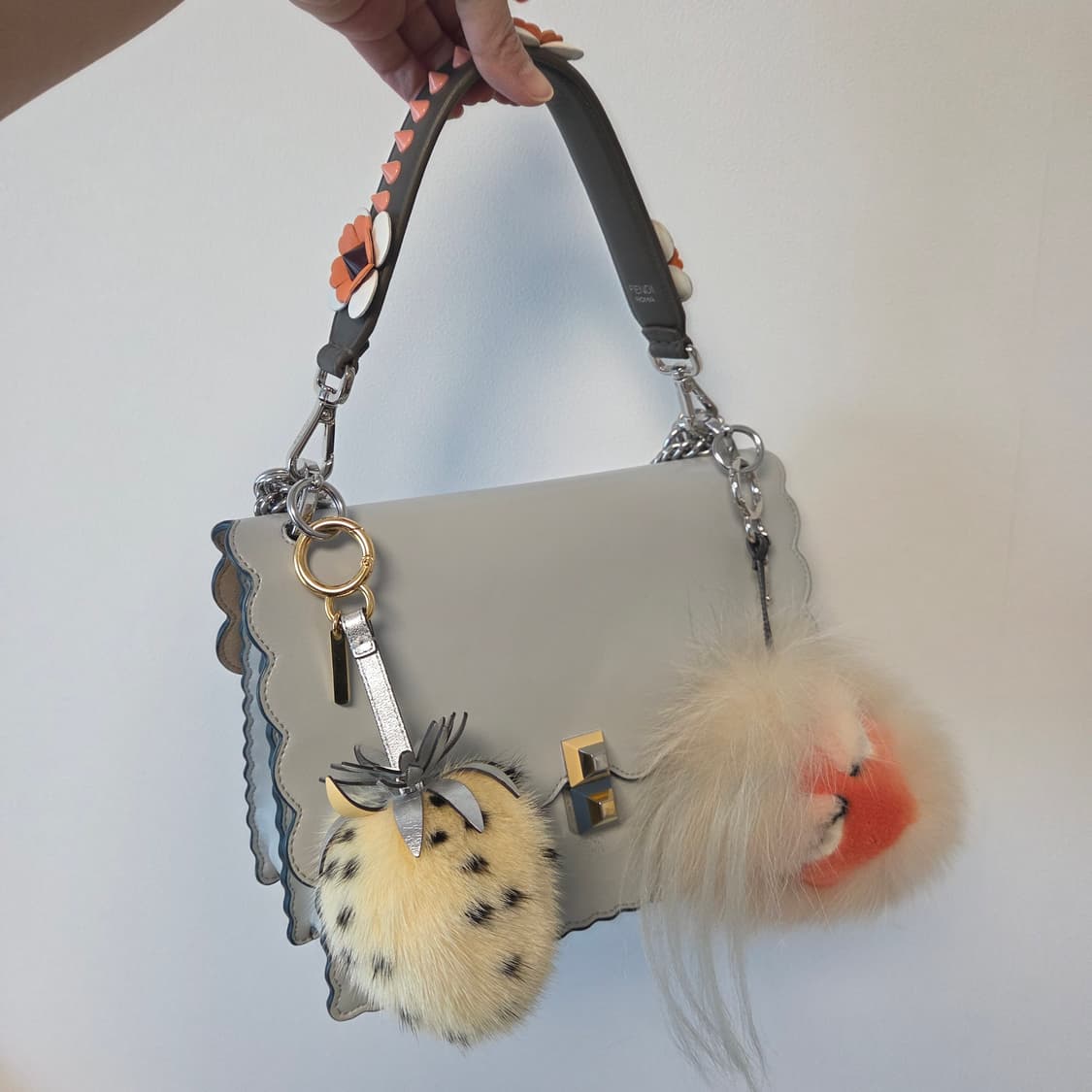 FENDI 펜디 정품 칸아이 캔아이 은장 체인 미듐 숄더백 크로스 토트백 상품이미지10