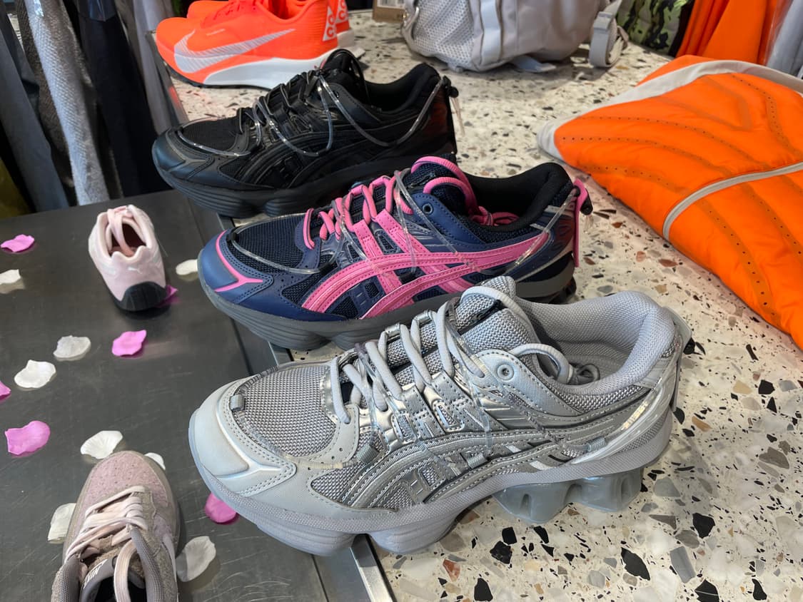 아식스 x 요아소비 젤 키네틱 Y 피드몬트 그레이 퓨어 실버  상품이미지5