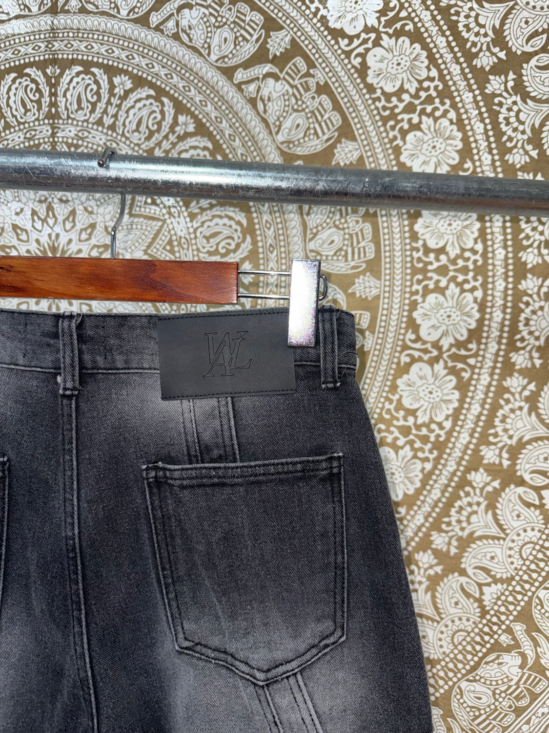 우알롱 절개 디테일 흑청 데님팬츠  상품이미지6