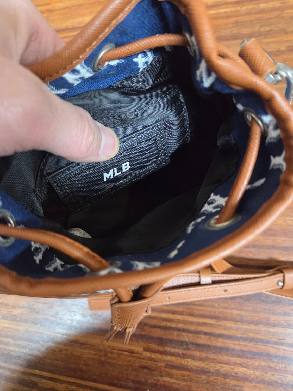 엠엘비 모노그램 뉴욕양키즈 다이아 자카드 미니버킷백 상품이미지4