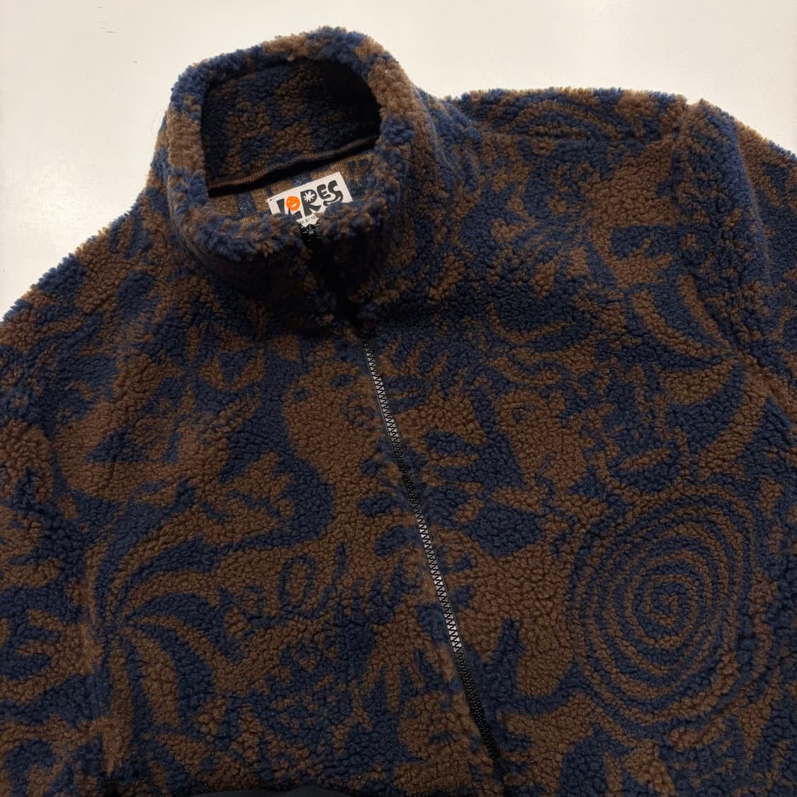[L] 로어즈 x 켄타로 오카와라 패턴 플리스 집업 자켓 C624 상품이미지3