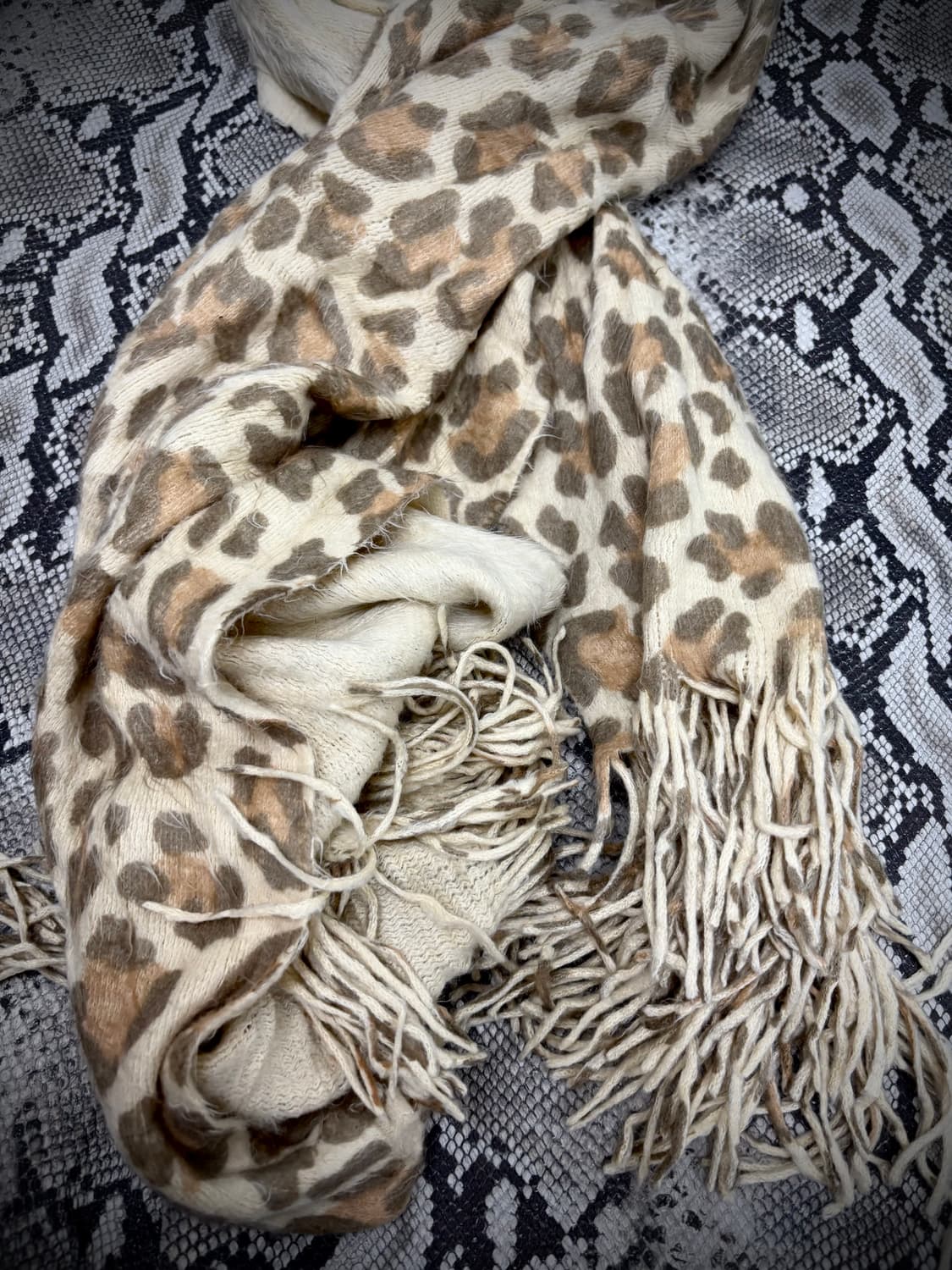 “Vintage” Leopard Long Scarf 상품이미지3