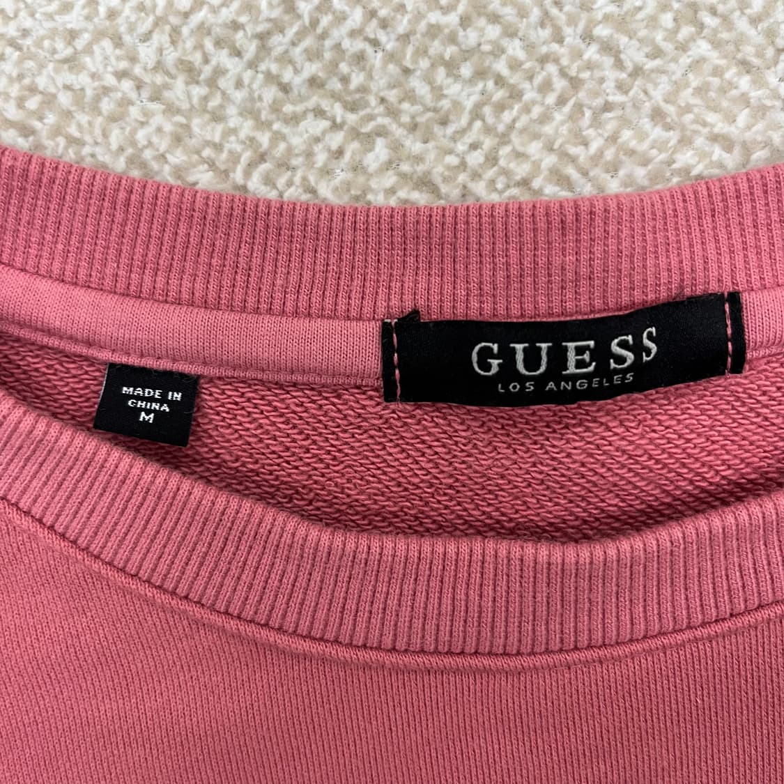 [M] 게스 여성 레터링 빅로고 라운드 맨투맨 핑크 3995 상품이미지5