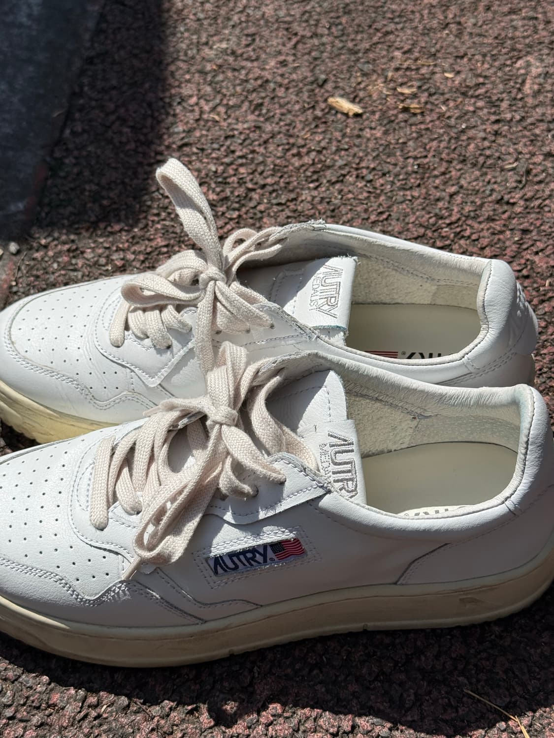 오트리 메달리스트 로우 레더 스니커즈 화이트 상품이미지4