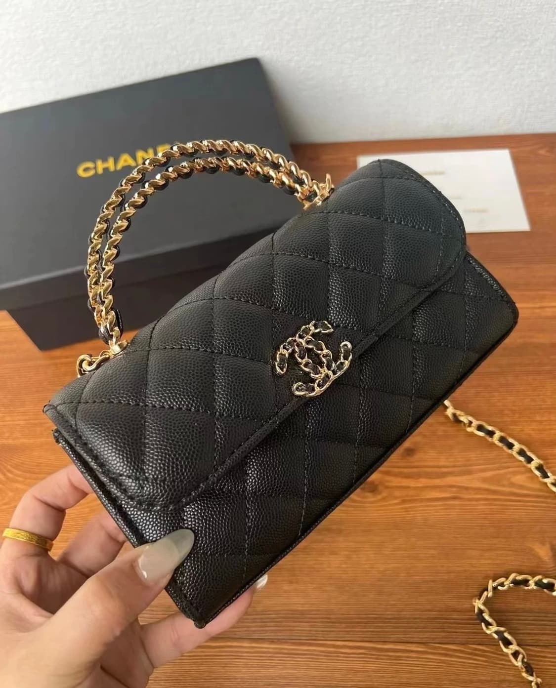 샤넬 뷰티 캐비어 탑핸들 크로스백 상품이미지1