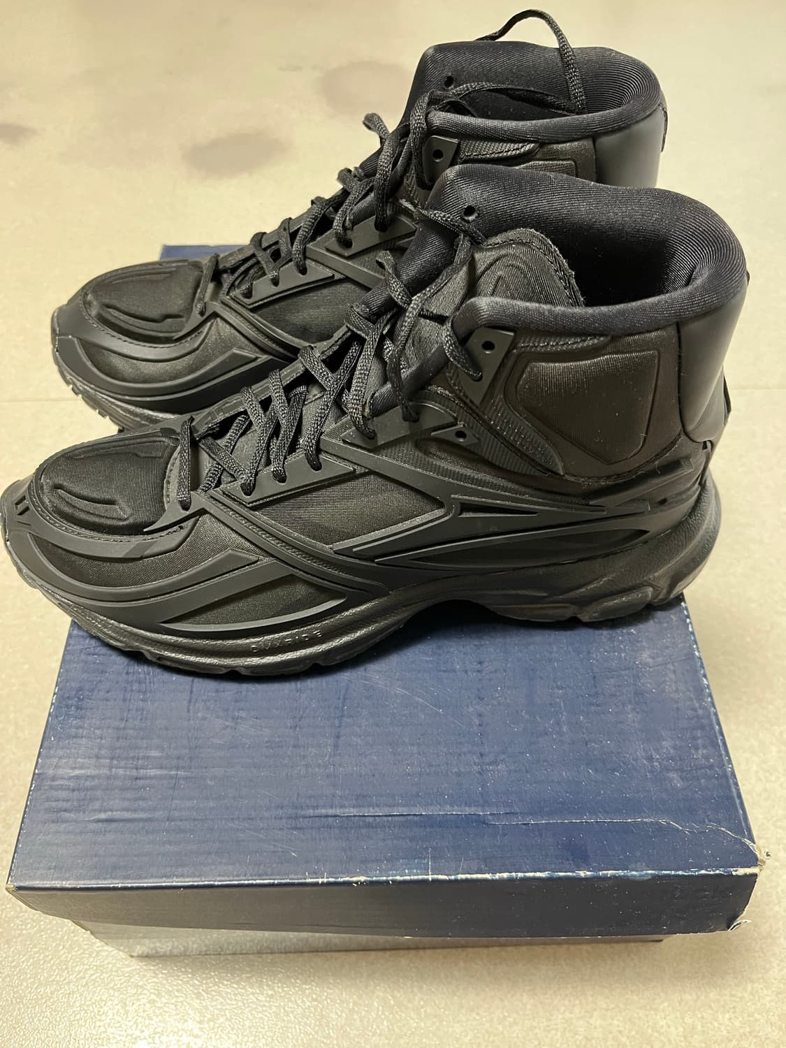 리복 x 강혁 프리미어 로드 모던 미드 블랙 270사이즈 팝니다 상품이미지2