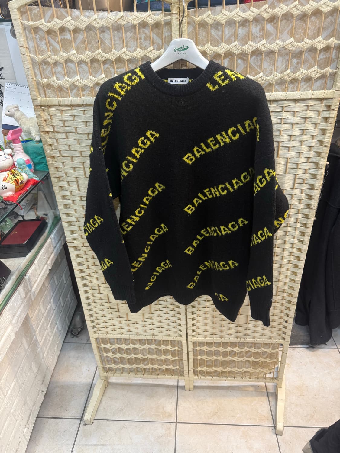 100 정품 발렌시아가 멀티 로고 니트 팝니다 상품이미지1
