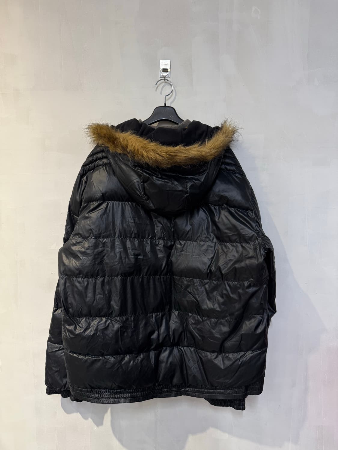 아디다스 블랙 퍼 패딩 상품이미지4