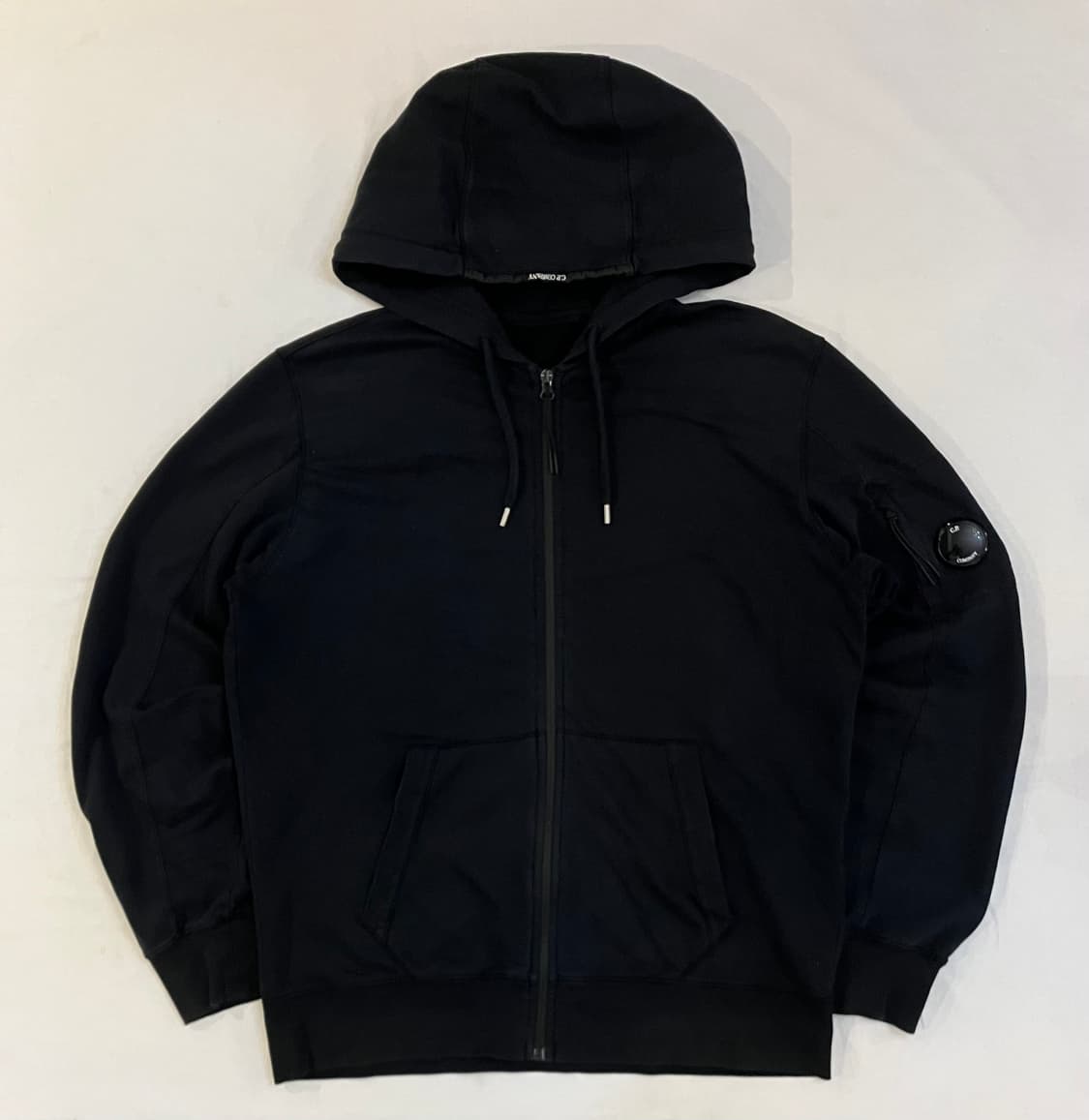 CP 컴퍼니 고글 렌즈 와펜 후드집업 블랙 상품이미지1