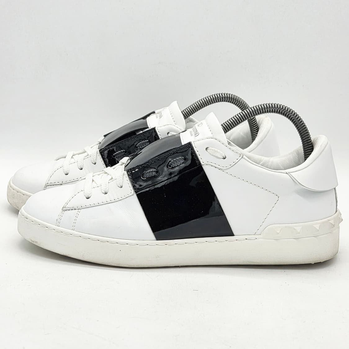  발렌티노 우먼스 히든 락스터드 스니커즈 흰/검 (41 1/2)   상품이미지1