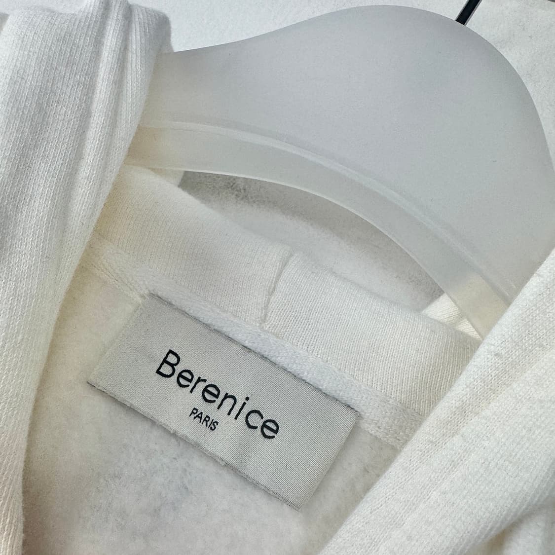 베르니스 타이포 후드 티셔츠 상품이미지2