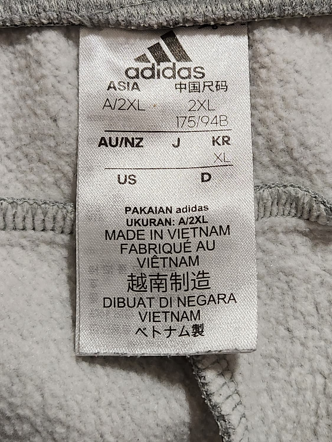 아디다스 기모 에센셜 조거 트레이닝 팬츠입니다. 사이즈는 XL이고, 평소 상품이미지4