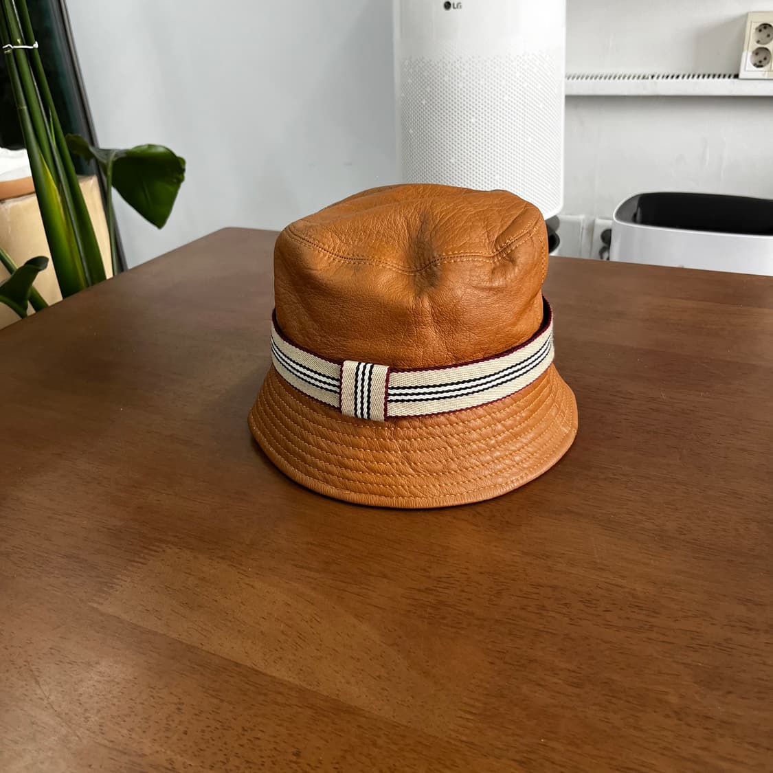 버버리 레더 버킷햇 M  상품이미지1