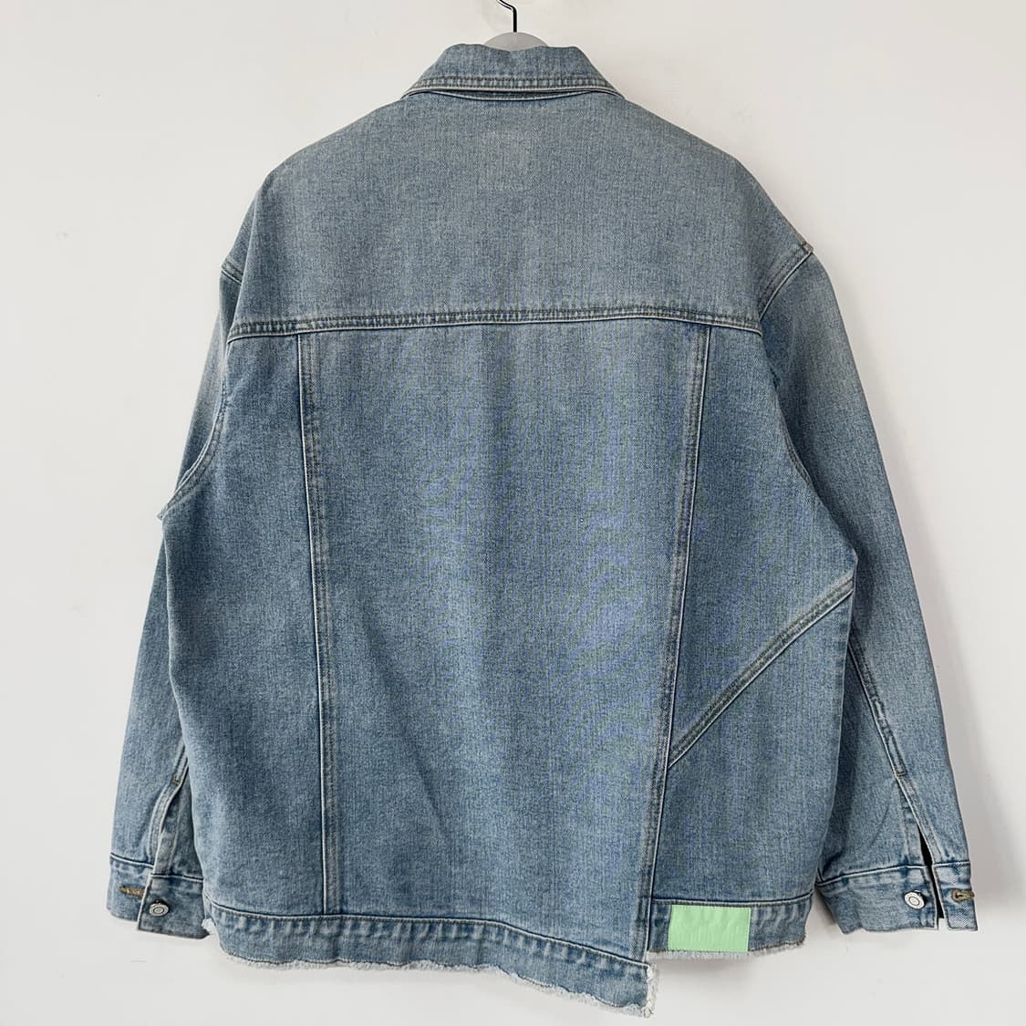 SJYP 언발 헴 오버핏 데님 자켓 상품이미지6