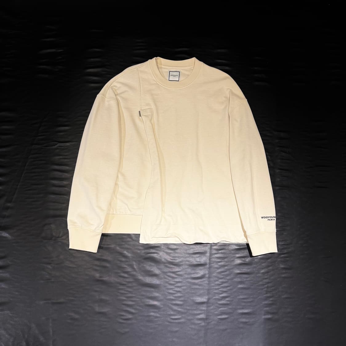 우영미 사선절개 맨투맨 크림 상품이미지1