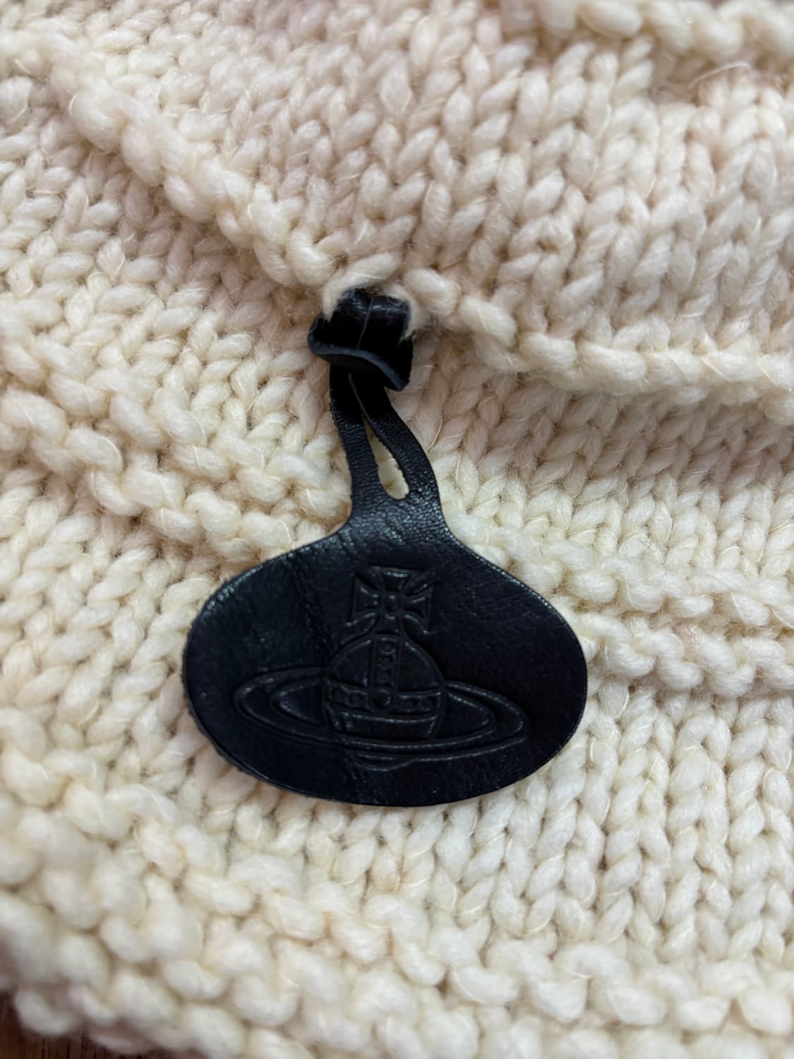 비비안웨스트우드 폼폼 비니 상품이미지2