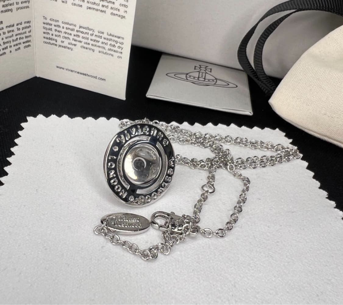 비비안 웨스트우드 아카이브 화이트 크리스탈 orb 팬던트 목걸이 상품이미지4