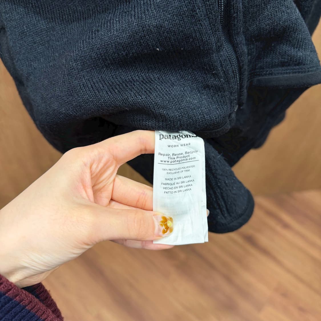 파타고니아 하이넥 집업 플리스 자켓 헬로 오피스 로고 자수 디테일 블랙 상품이미지8