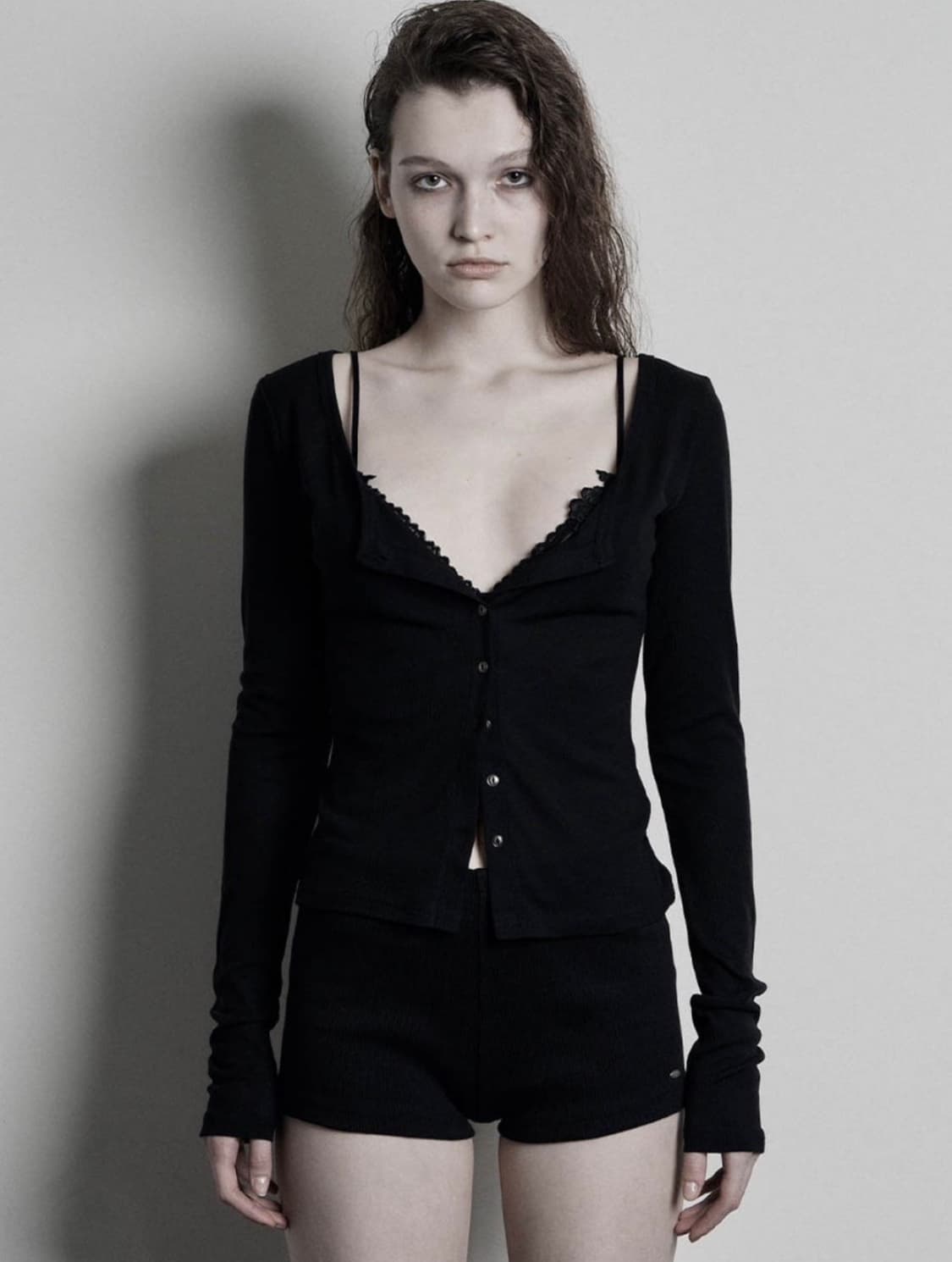 BASIC SCOOPED BUTTON CARDIGAN, BLACK 상품이미지1