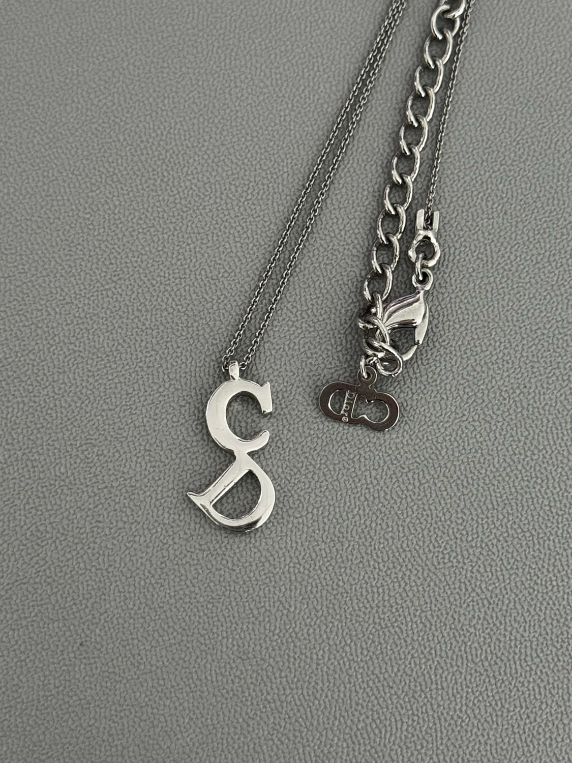 디올 Dior CD 로고 드롭 실버 목걸이 상품이미지4