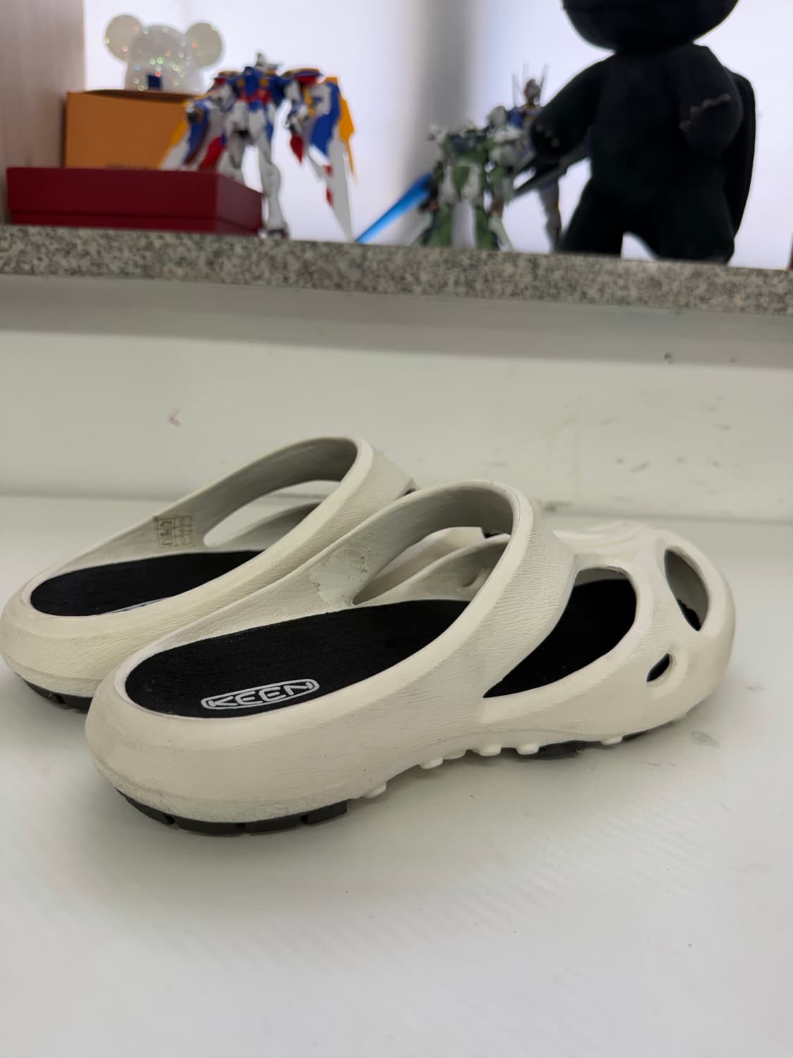 정품) KEEN 킨 샨티 슬라이드 샌들 M7-8 상품이미지4