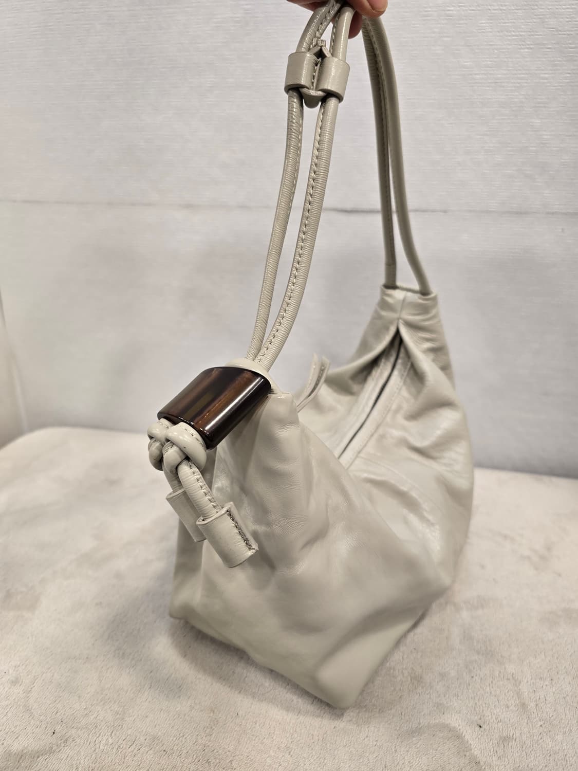 아카이브앱크 릿지 셔링 가죽 숄더백 슈가글로우 상품이미지5