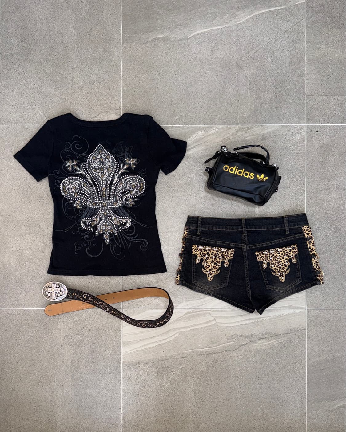 Black bold stud cross half t  상품이미지1