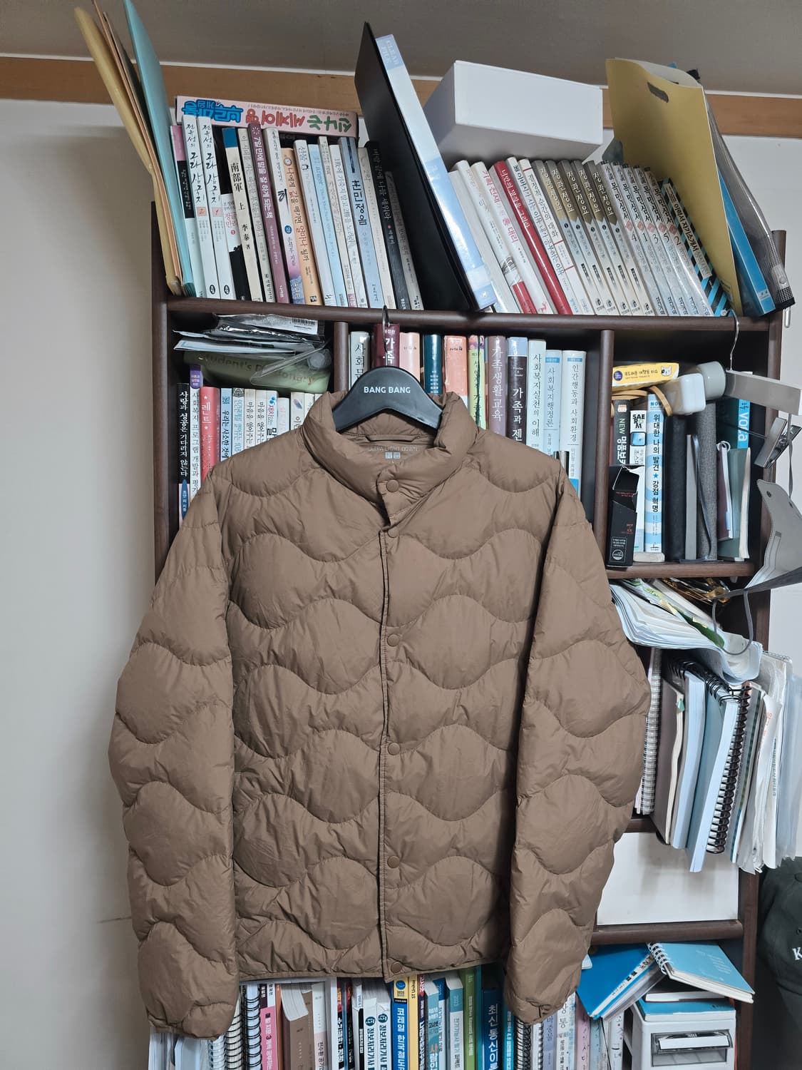 유니클로 울트라라이트다운 웨이브 퀄트 경량패딩

L 상품이미지7