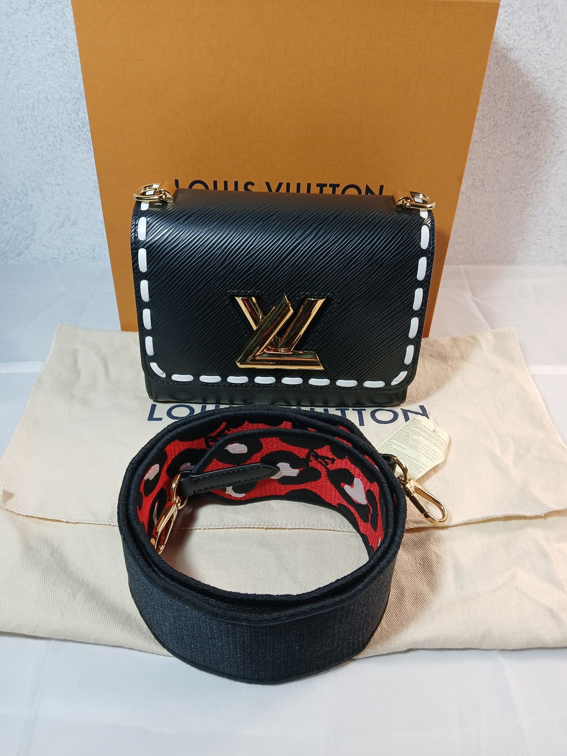 루이비통 트위스트PM 크로스백 M58723 상품이미지1