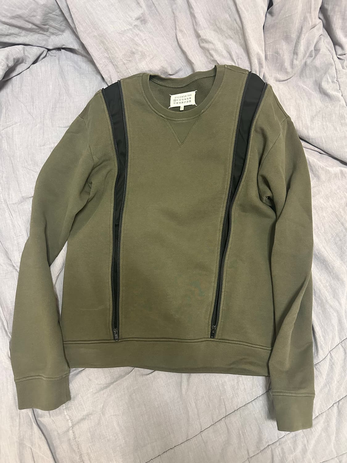 마르지엘라 지퍼 디테일 맨투맨 상품이미지1