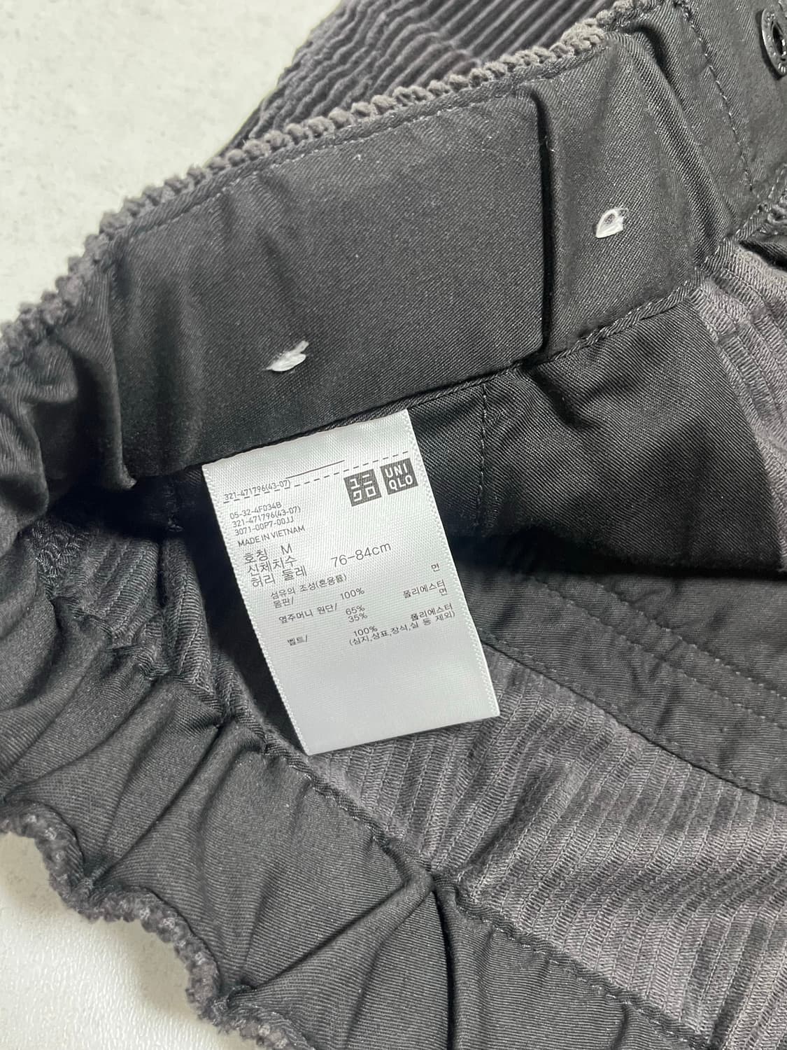 [M] 유니클로U / 24FW 코듀로이 턱 와이드팬츠 / 다크그레이 상품이미지4