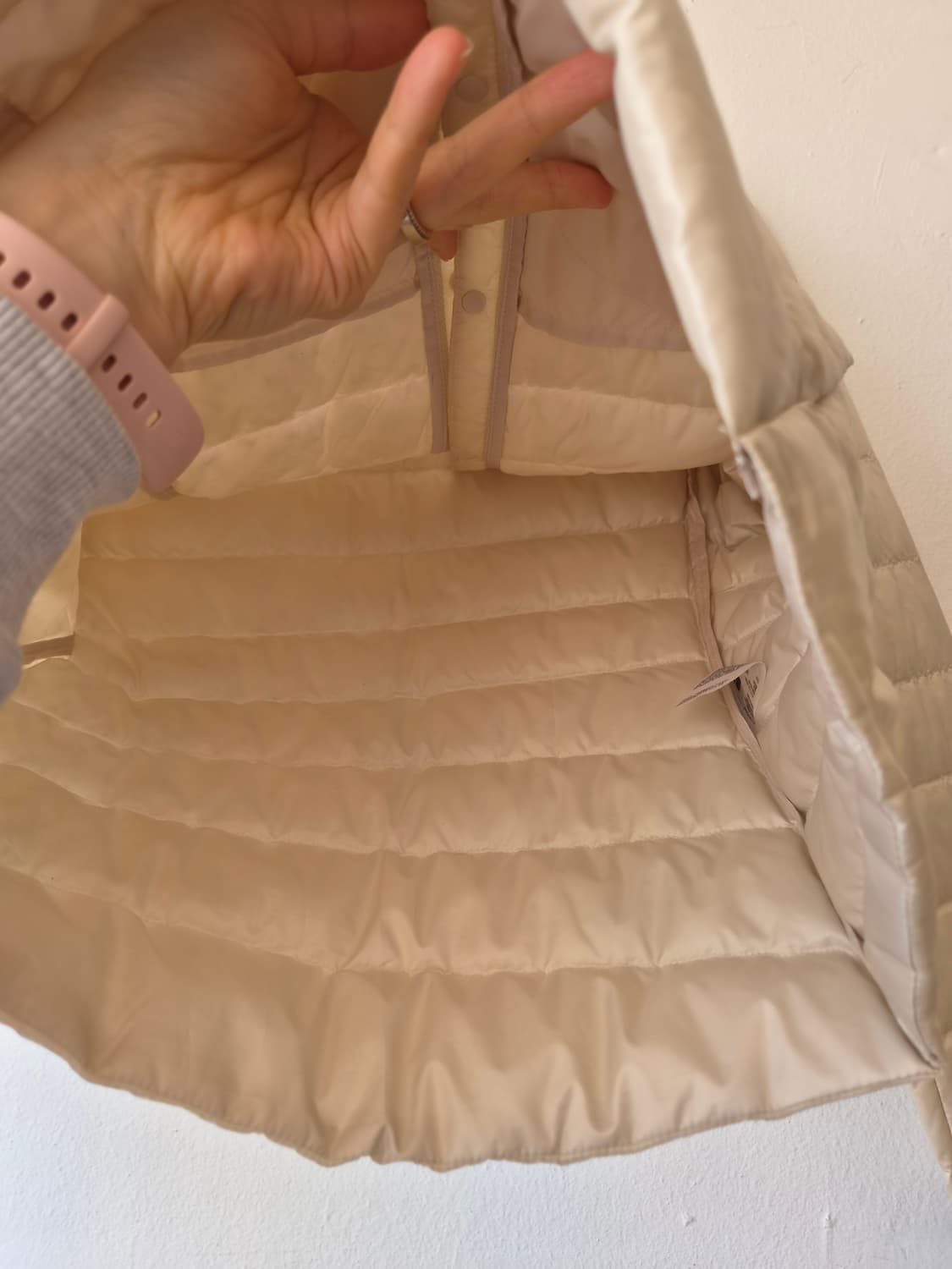 유니클로 여성 라운드경량패딩 M사이즈 상품이미지5