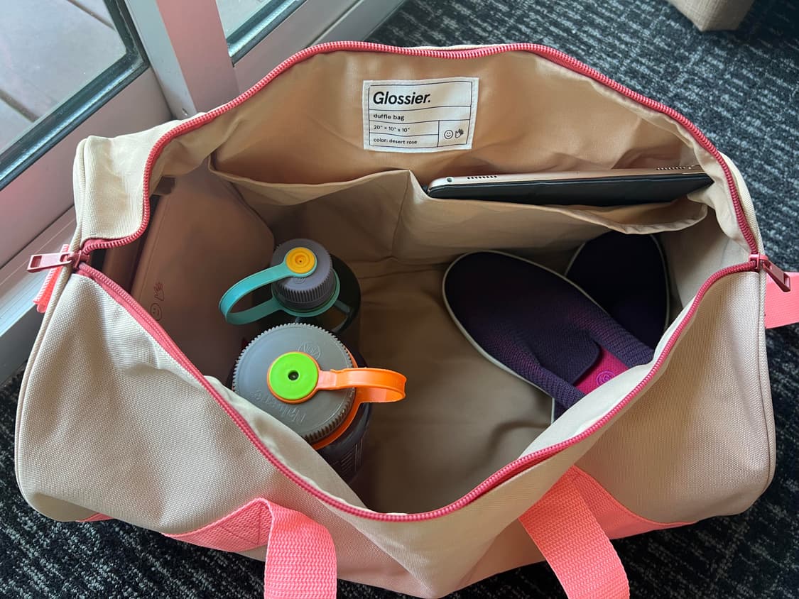 미개봉 정품 glossier 글로시에 더플백 데저트 로즈 컬러 가방 상품이미지5