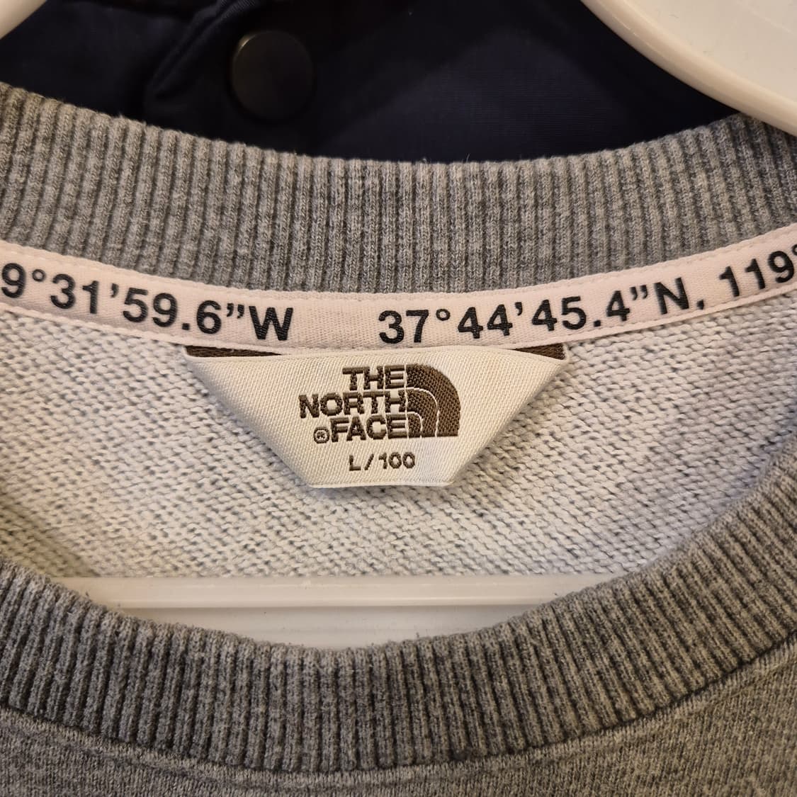L 노스페이스 그레이 배색 맨투맨  상품이미지3